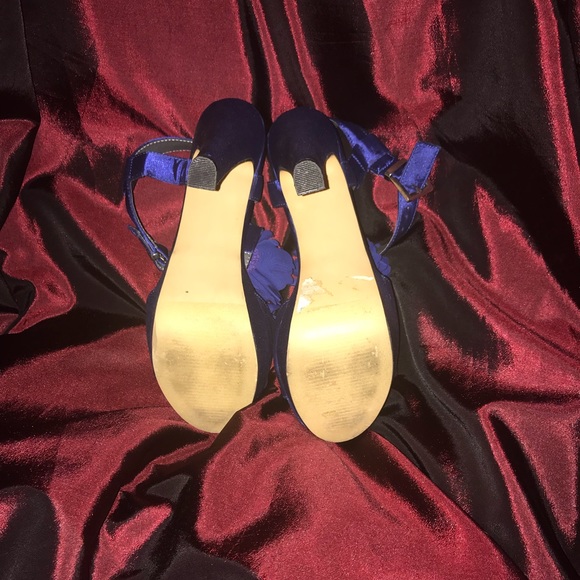 Shoes - Picture 3 of 4